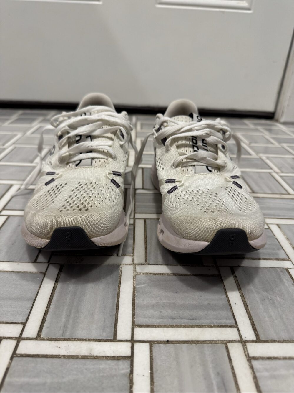 On Cloud White Running Shoes Lightweight Breathable - White - Size 6.5